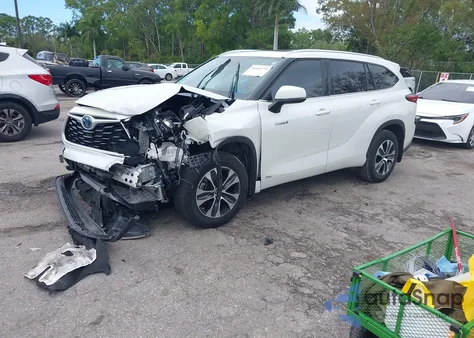 2021 Toyota Highlander Hybrid Xle z USA, uszkodzony, nr VIN 5TDGBRCH6MS531611